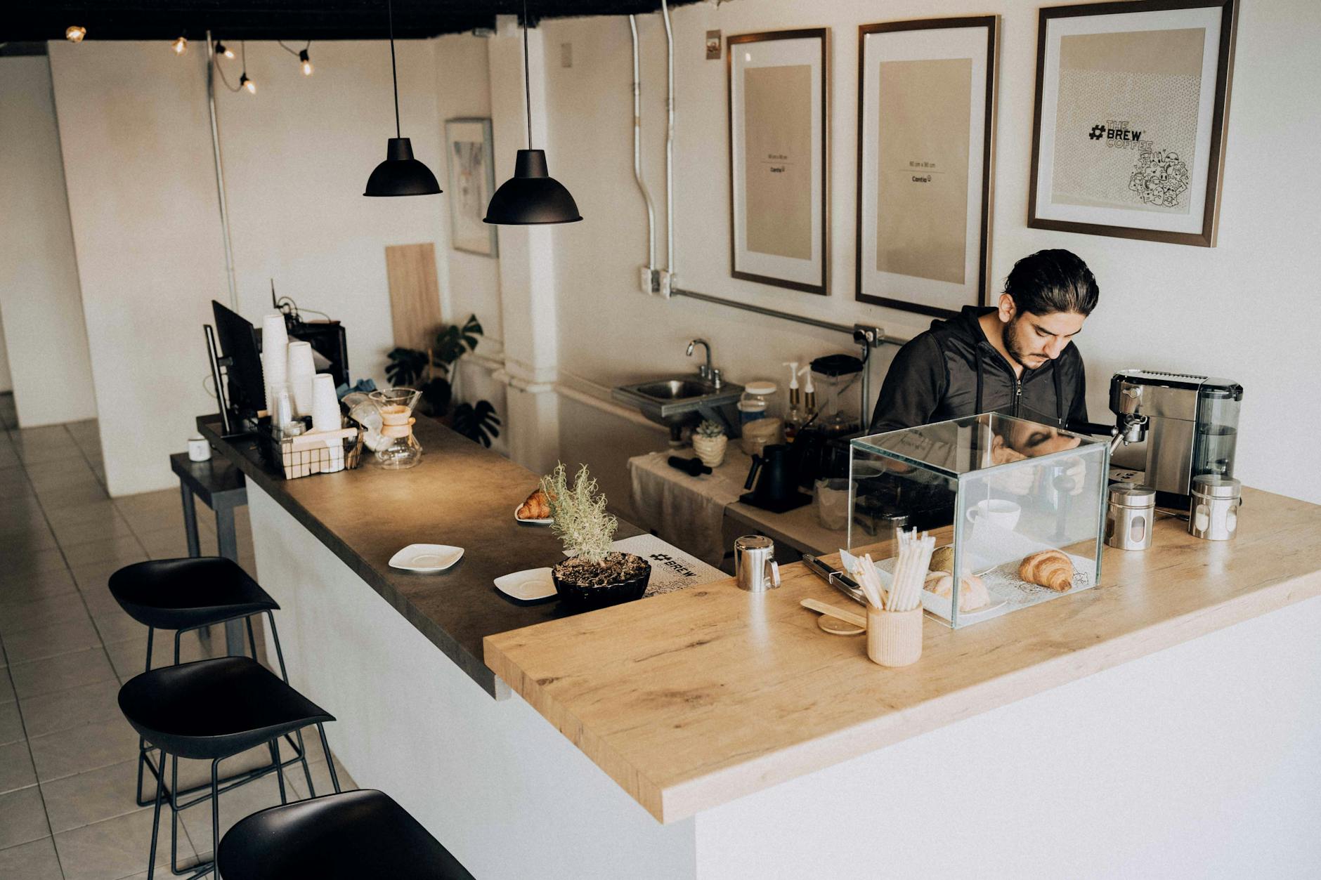 Cozy Edinburgh cafe serving specialty coffee