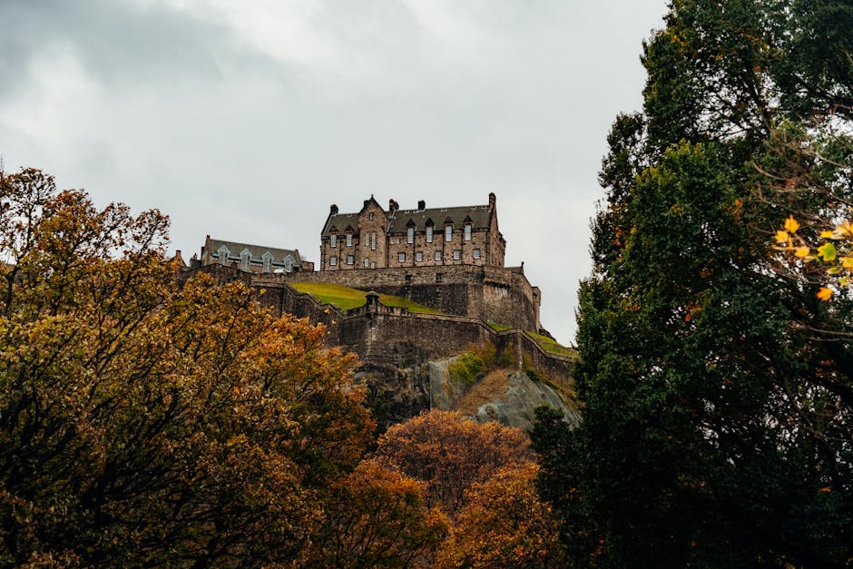 Edinburgh Castle surrounded by autumn foliage best time to visit