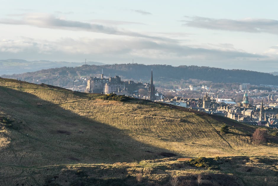 Edinburgh Castle summer skyline busiest time to visit