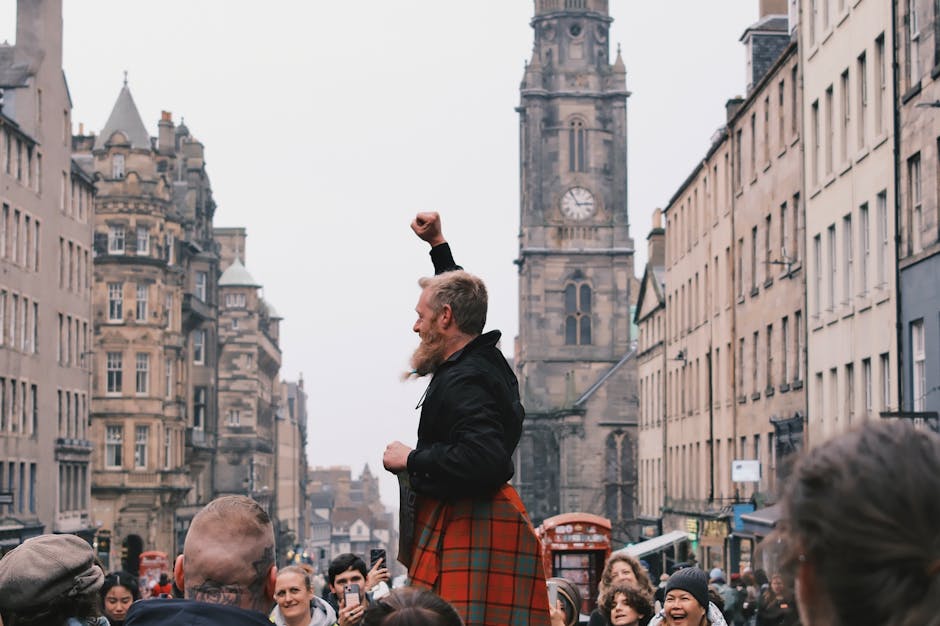 Edinburgh Festival Fringe street performance crowds Royal Mile
