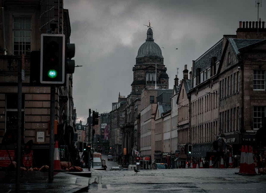 Edinburgh rainy misty street showing weather at Edinburgh Castle