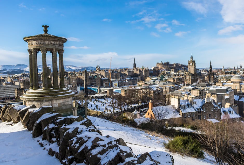 Best Time to Visit Edinburgh Castle: How to Skip Queues (2026)