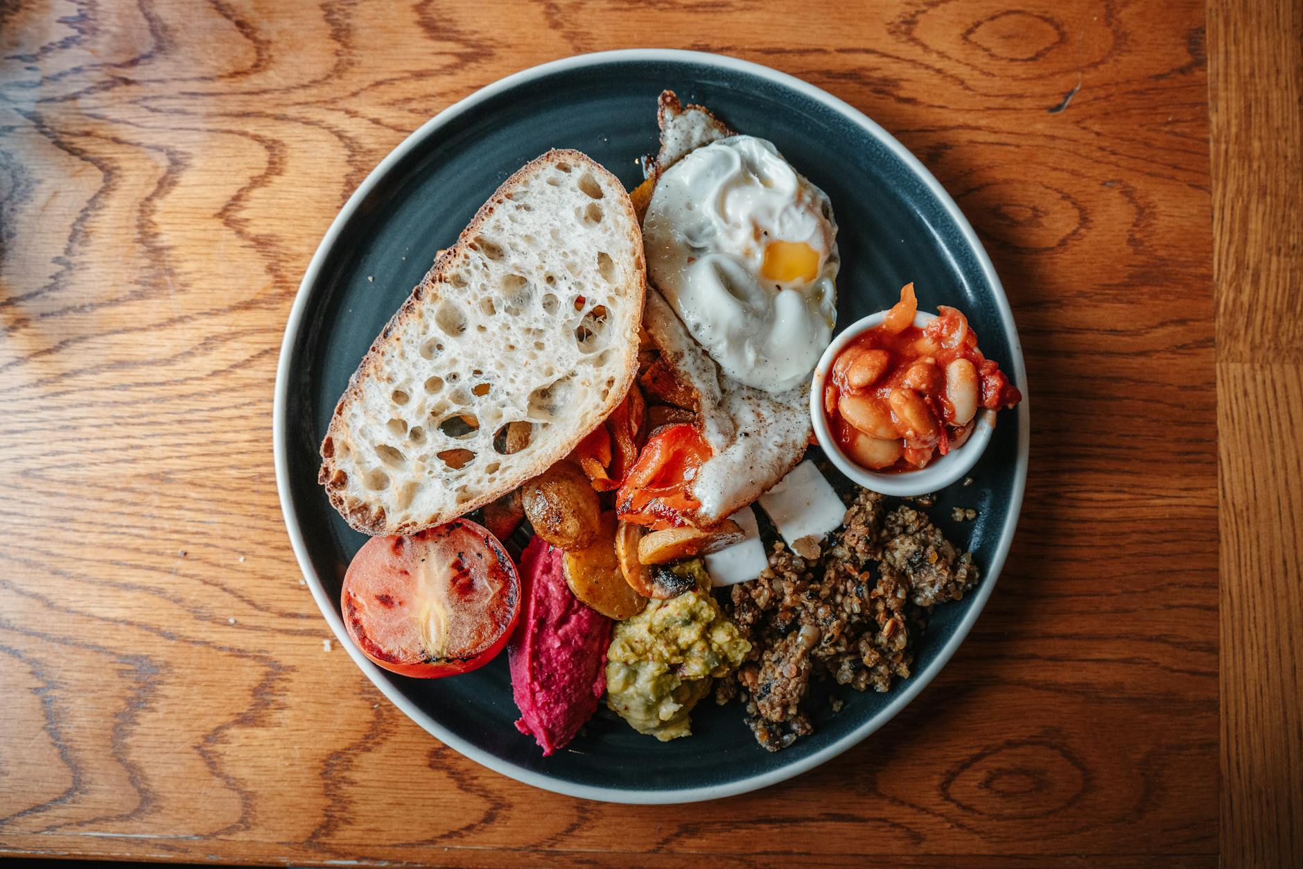 Traditional Scottish haggis, neeps and tatties dish to try on your first time in Edinburgh