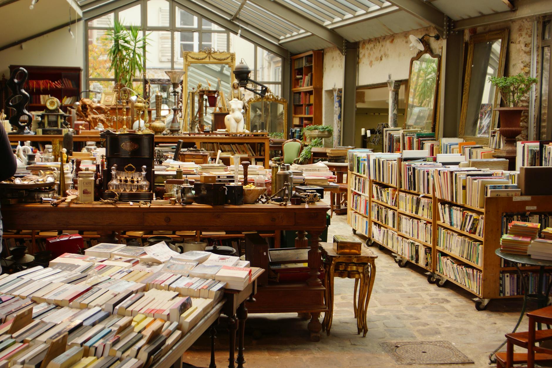 Vintage shop in Portobello Edinburgh — unusual things to do in Edinburgh