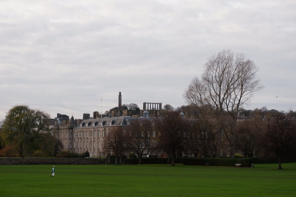 Palace of Holyroodhouse: Complete Visitor Guide (2026)