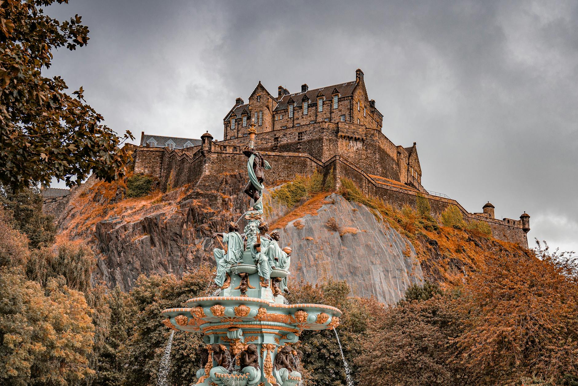 Indoor activities Edinburgh — exploring the Great Hall inside Edinburgh Castle