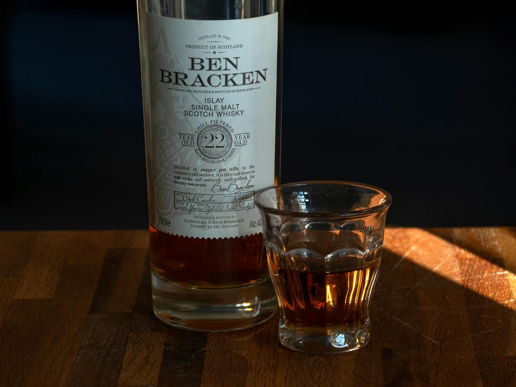 Glass of Scottish single malt whisky at a tasting experience in Edinburgh